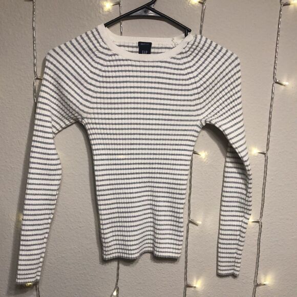 Gapstretch Juniors Long Sleeved Ivory and Gray Sweater  Shirt - Picture 4 of 5